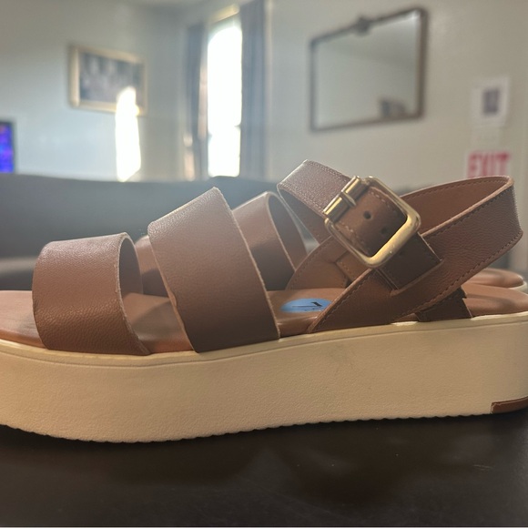 Mila Paoli Tan Leather Sandals - Picture 2 of 6